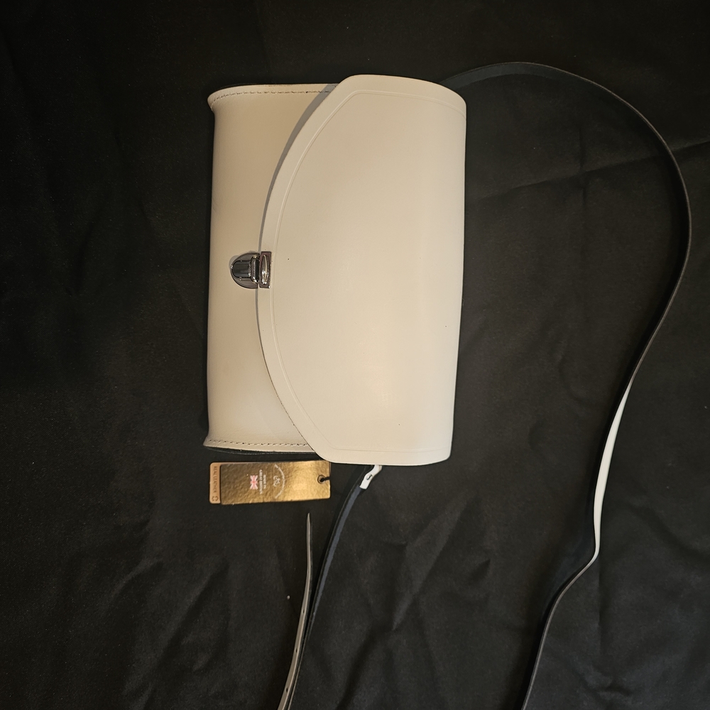 Minimalist White Leather Crossbody Bag with Adjustable Strap - Picture 7 of 8